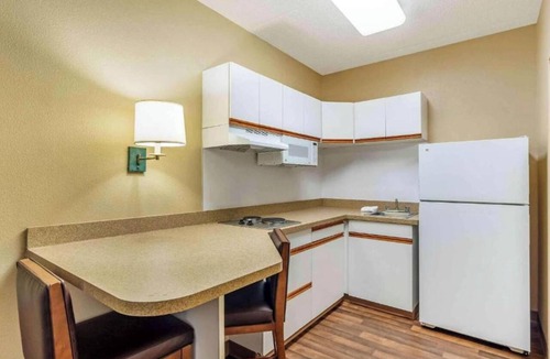Vernon Hills Hotel | Motel 6 Chicago Vernon Hills Lincolnshire IL