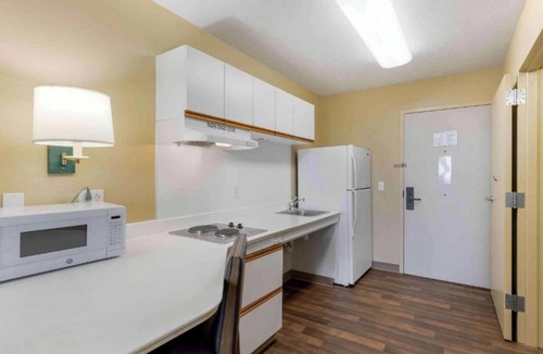 Vernon Hills Hotel | Motel 6 Chicago Vernon Hills Lincolnshire IL