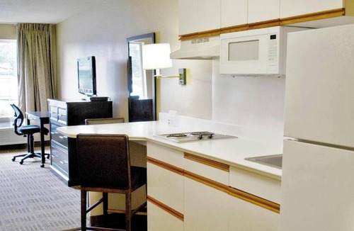 Vernon Hills Hotel | Motel 6 Chicago Vernon Hills Lincolnshire IL