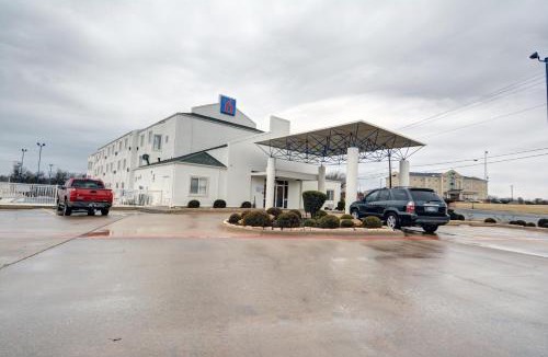 Denison Hotel | Motel 6-Denison, TX