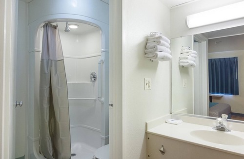 Fredericksburg Hotel | Motel 6 Fredericksburg, VA - North