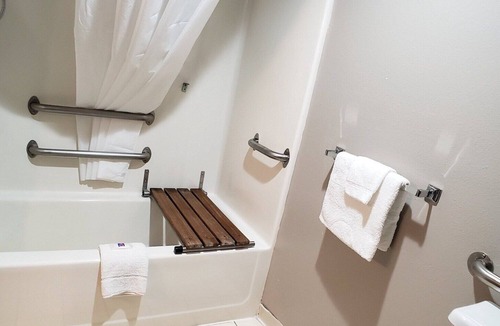 Kewanee Hotel | Motel 6 Kewanee, IL