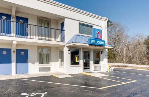 Kingston Hotel | Motel 6-Kingston, TN