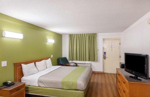Ashley Oaks Hotel | Motel 6-Knoxville, TN