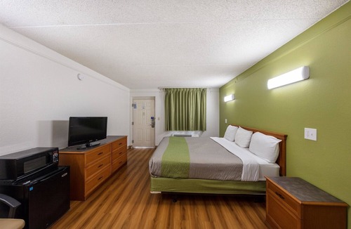Ashley Oaks Hotel | Motel 6 Knoxville, TN