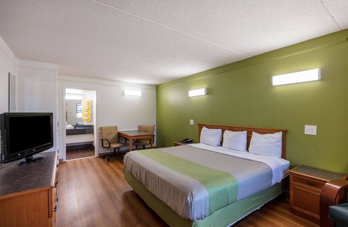 Ashley Oaks Hotel | Motel 6 Knoxville, TN