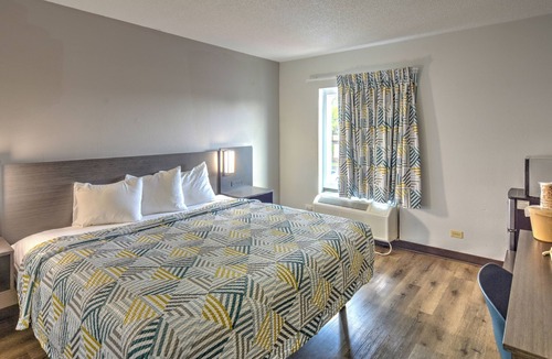 Libertyville Hotel | Motel 6 Libertyville, IL