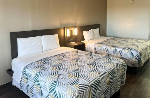 Ozark Hotel | Motel 6 Ozark, AR