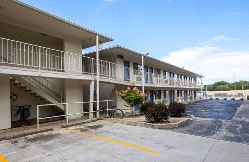 Rochester Hotel | Motel 6-Rochester, MN