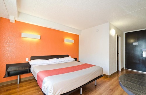 Springfield Hotel | Motel 6-Springfield, DC - Washington Southwest