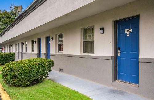 Neptune City Hotel | Motel 6-Tinton Falls, NJ