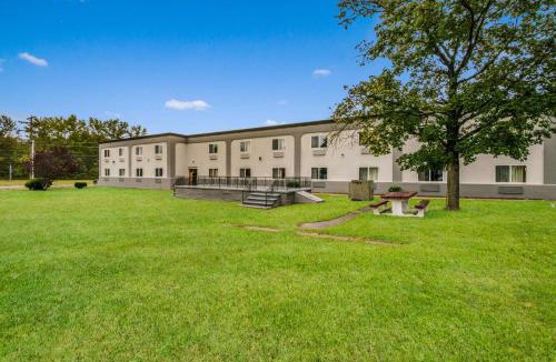 Neptune City Hotel | Motel 6-Tinton Falls, NJ