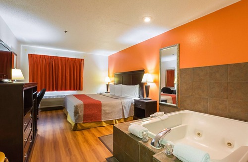 Waterloo Hotel | Motel 6 Waterloo, IA - Crossroads Mall - Cedar Falls