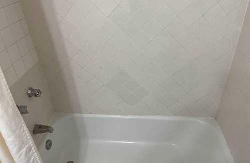 Wildwood Hotel | Motel Edgebrook Chicago North Shore by OYO