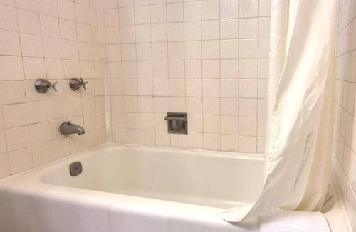 Wildwood Hotel | Motel Edgebrook Chicago North Shore by OYO