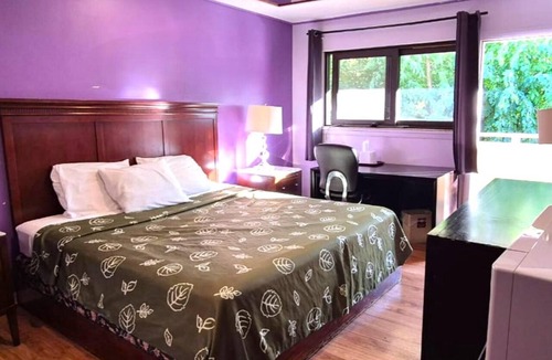 Wildwood Hotel | Motel Edgebrook Chicago North Shore by OYO