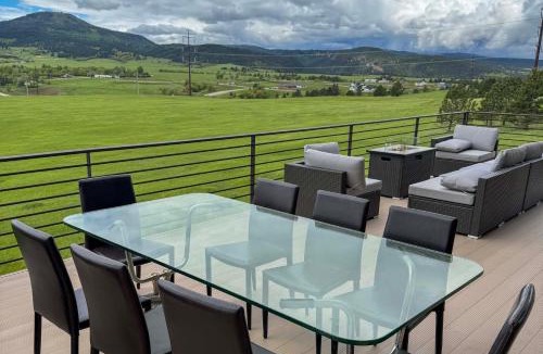 Spearfish House | Motorcycle-Themed Home in Spearfish w/Hot Tub!