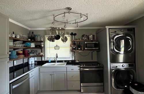 Mount Holly House | Mount Holly Studio Suite - 10 min from Whitewater