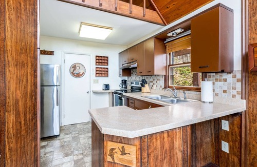 Capon Bridge Ski Chalet | Mountain chalet w/hot tub & private balcony