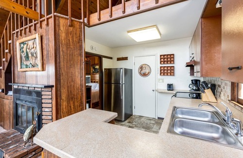 Capon Bridge Ski Chalet | Mountain chalet w/hot tub & private balcony