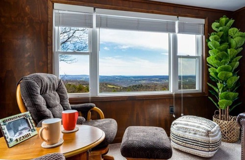 Capon Bridge Ski Chalet | Mountain chalet w/hot tub & private balcony