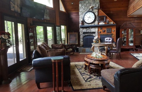 Dawsonville House | Mountain Lake Lodge 2600sq ft house on the lake with boat and 2 kyaks