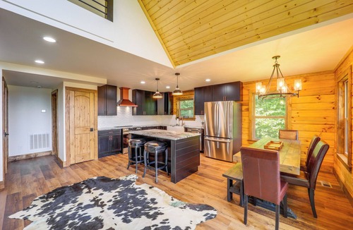 Fleetwood Cabin | Mountain-View Fleetwood Retreat w/Deck & Grill