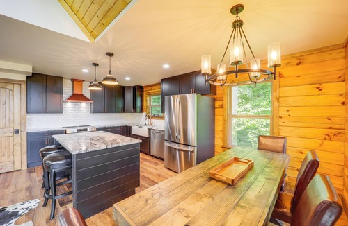 Fleetwood Cabin | Mountain-View Fleetwood Retreat w/Deck & Grill