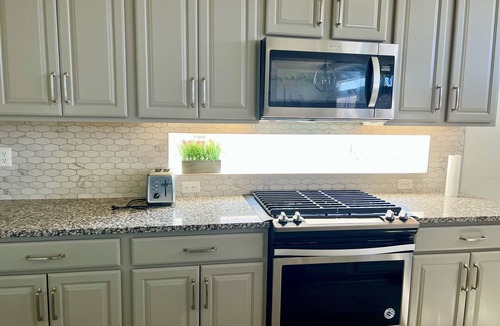 Green Valley Ranch House | Mountain View house with, Jacuzzi, 5 beds 3.5 bath near Airport