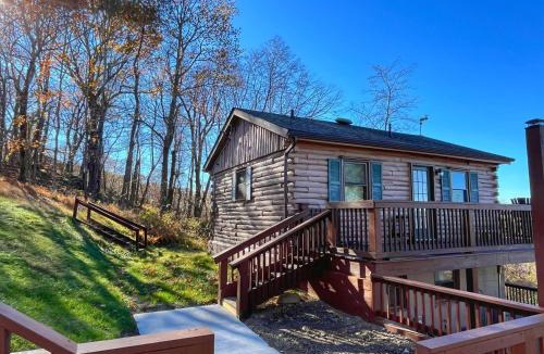 Stanley House | Mountain View Log Cabin - Cozy cabin in the Blue Ridge Mountains- New Property!