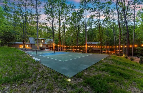 Sautee Nacoochee Cabin | Mountains | Creek | Pickleball | Hot Tub | Theater