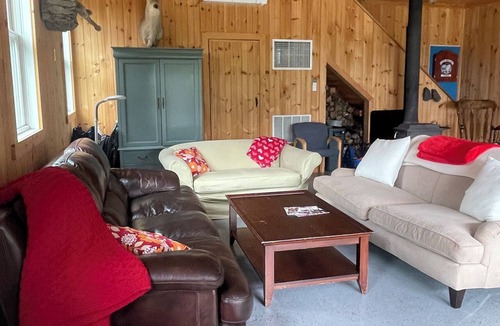 Bristol Cabin | Mountainside Cabin – Bristol, Vermont Unplug. Relax. Reconnect with Nature.