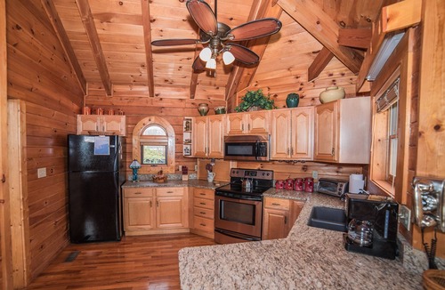 Sevierville Cabin | MOUNTAINTOP EXPERIENCE - Private Panoramic Views of the Great Smoky Mountains