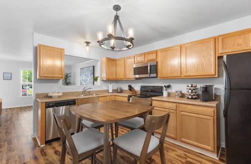 Jacksonville House | Ms. Doris Home · Near Base, Beach and Shops