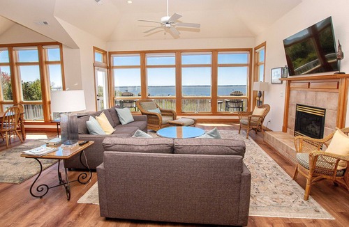 Currituck County House | MS6, Somerset- Soundfront, Sound Views, Hot Tub, Soundfront Dock