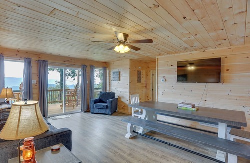 Flat Rock House | Mtn-View Gem: Flat Rock Retreat w/Deck & Grill!