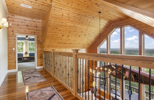 Ranger Cabin | Mtn View + Pond w/fishing + Hot Tub + Firepit + EV charger