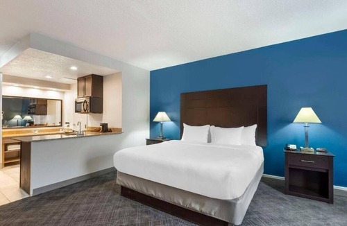Mundelein Hotel | Mundelein Escape with Breakfast | Near Lake County Fairgrounds - 6.0 miles