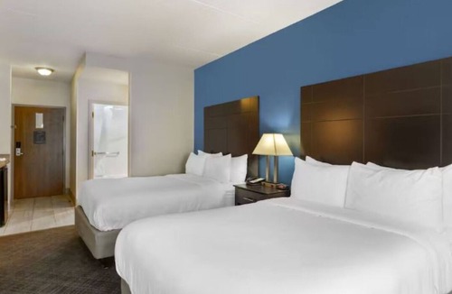 Mundelein Hotel | Mundelein Stay | 4 Pet-friendly Units | Close to Vernon Hills Art - 3.6 miles
