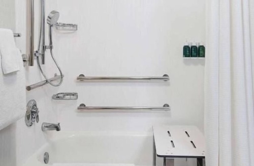 Rosslyn Hotel | Museum & Memorial Tour! Pet-friendly Hotel On-site Parking, Picnic Area