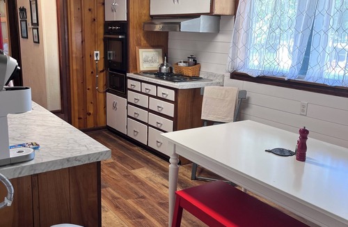 Gallatin House | My "Sister's Cottage" feels like home-cozy and inviting for great rest!