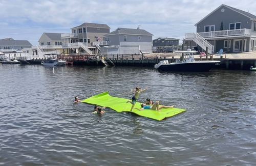Mystic Island House | Mystic Island 3br 1.5ba paddle boards, water mat, floating dock & fun for all