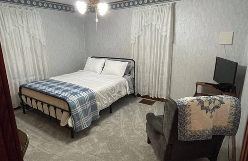 Page County House | Nana's House. Your home away from home. 3 bed/1bath with amazing country views.