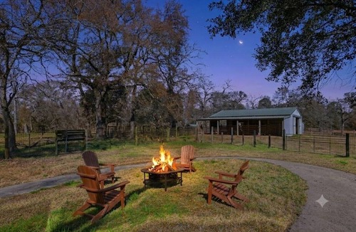 Waller Apartment | Nature Escape Studio Apt on 22 Acres!