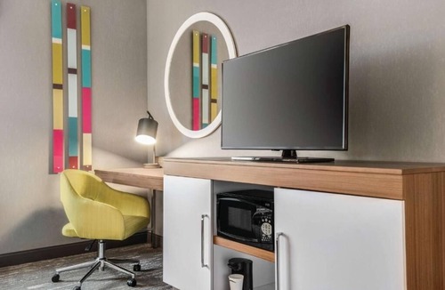 Brooklyn Park Hotel | Nature Meets City Life at Modern Room with Easy Access to Trails + Downtown Fun