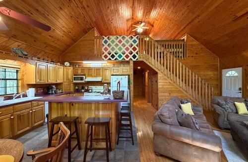 Mentone Cabin | Nature Oasis | Hot Tub | Fishing Pond | Fire Pit
