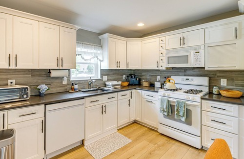 Somers Point House | Near Dog Beach: Somers Point Escape w/Large Yard!