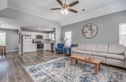 Ellendale House | Near Downtown, Shelby Farms Park - Crievewood Cove
