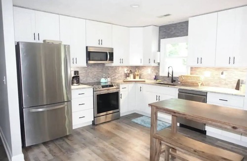 Kings Grant House | Near ILM Family Gathering Home, Sleeps up to 8, host up to 12. Your Holiday spot