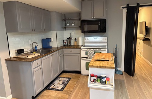 Hanover Apartment | Near Maryland Live Casino-private guest suite